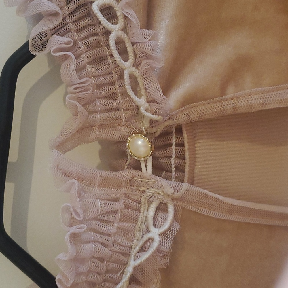 Velvet Lace pastel pink blouse - Picture 5 of 6